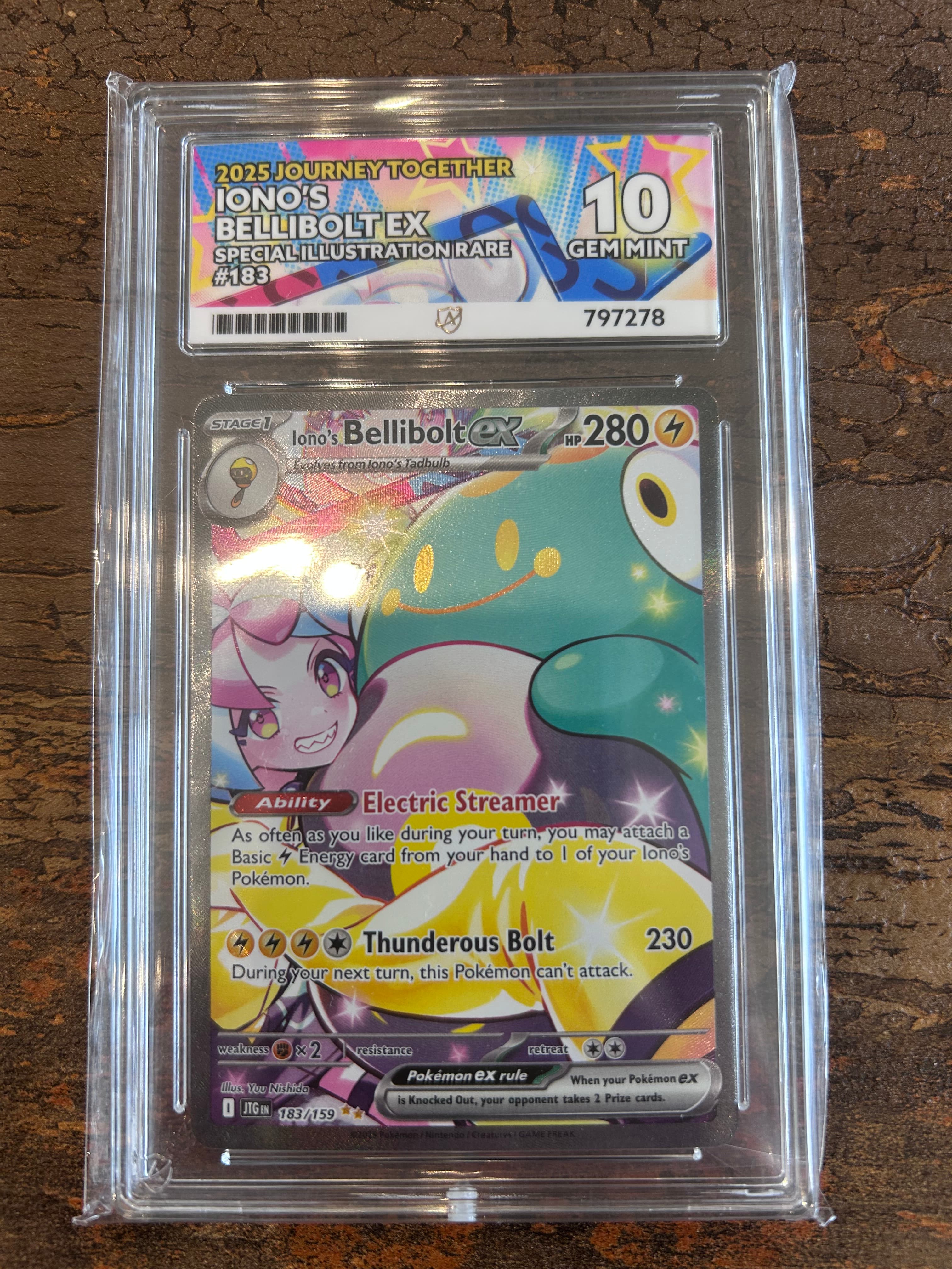 Vix Lepelletier (@VixiDeth)'s arrival photo for Iono's Bellibolt ex